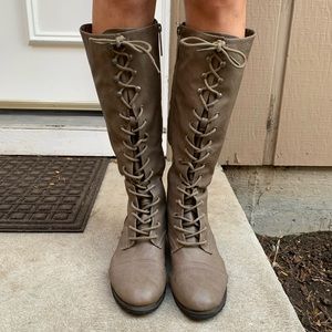 Lace up taupe boot